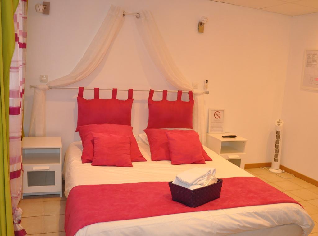 Hotel Les Mimosas Bormes-les-Mimosas Szoba fotó